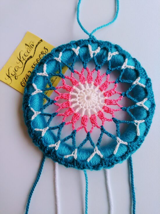 afacere_handmade_dream_catcher_crosetat_albastru_handmade_kya_kreativ_tuincentru
